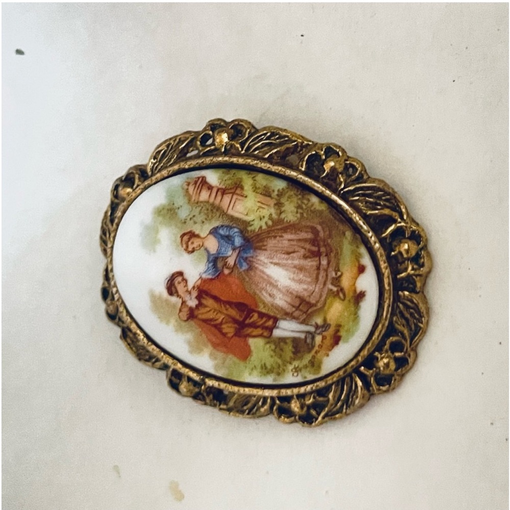 VINTAGE Woman’s Signed FRAGONARD Brooch Pin Courting Scene Couple - Picture 10 of 11